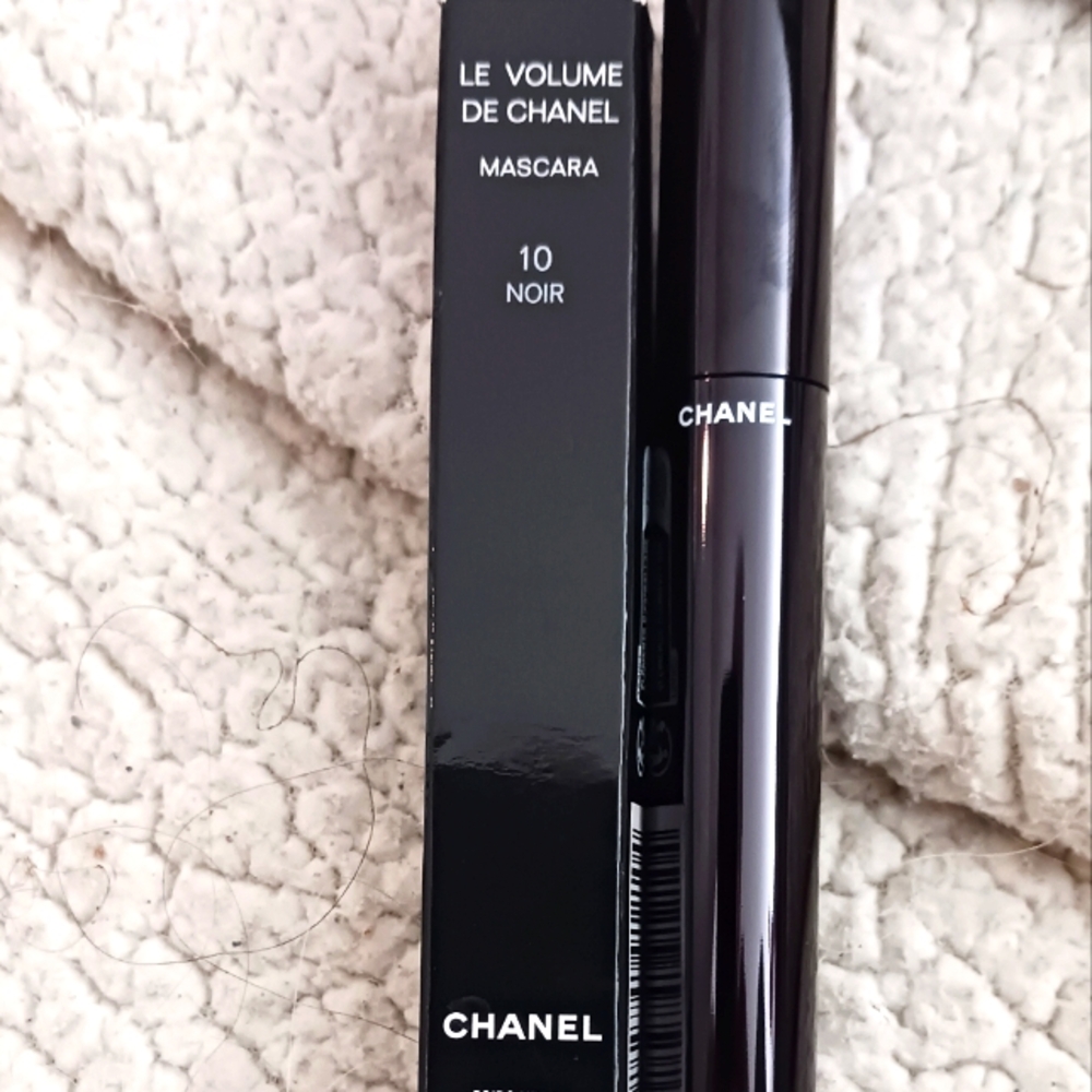 Chanel black mascara